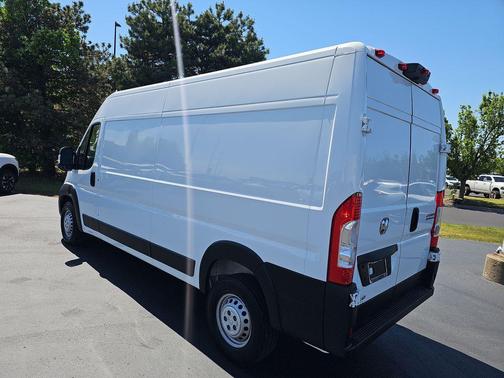 Bright White Clearcoat 2025 RAM ProMaster 2500 Tradesman