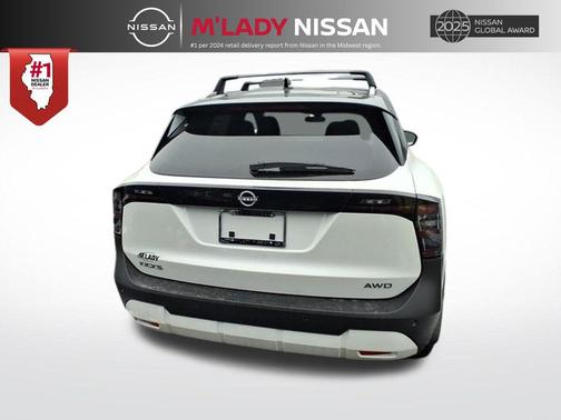 Aspen White Tricoat/Super Black 2026 Nissan Kicks SV