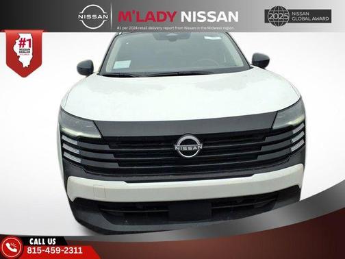Aspen White Tricoat/Super Black 2026 Nissan Kicks SV