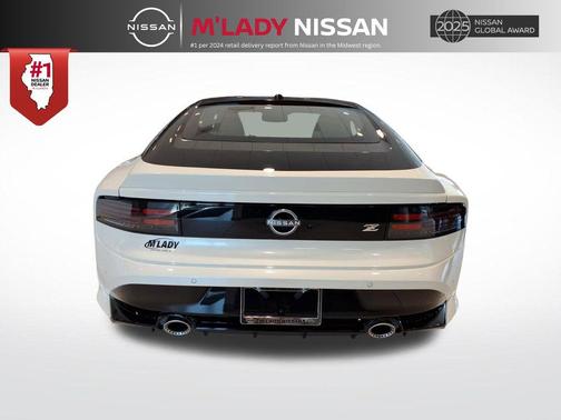 Pearl White Tricoat/Super Black 2026 Nissan Z Performance