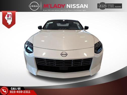 Pearl White Tricoat/Super Black 2026 Nissan Z Performance