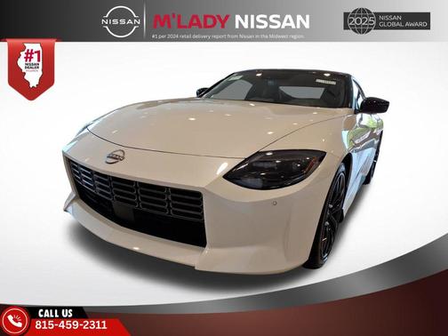 Pearl White Tricoat/Super Black 2026 Nissan Z Performance