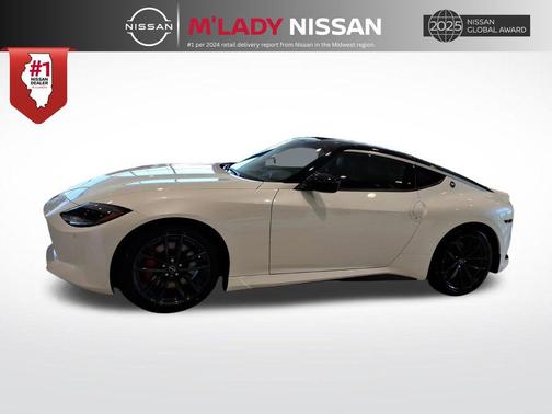 Pearl White Tricoat/Super Black 2026 Nissan Z Performance