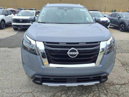 2025 Nissan Pathfinder Platinum 4WD