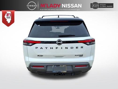 Everest White Pearl Tricoat/Super Black 2026 Nissan Pathfinder Platinum