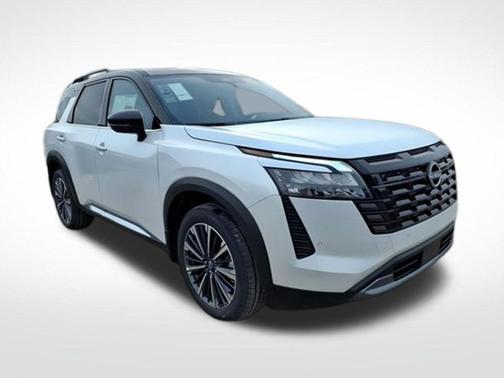 Everest White Pearl Tricoat/Super Black 2026 Nissan Pathfinder Platinum