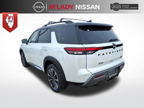 Everest White Pearl Tricoat/Super Black 2026 Nissan Pathfinder Platinum