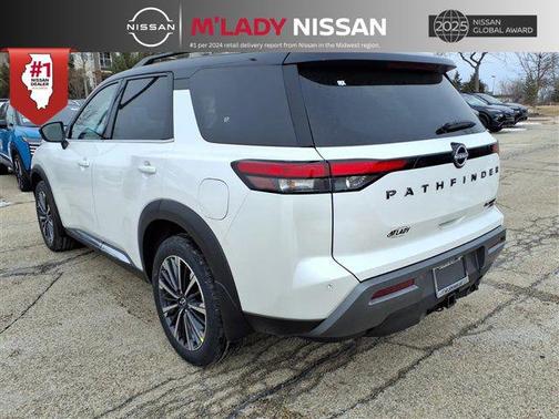 Everest White Pearl Tricoat/Super Black 2026 Nissan Pathfinder Platinum