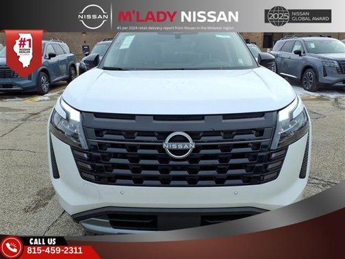 Everest White Pearl Tricoat/Super Black 2026 Nissan Pathfinder Platinum