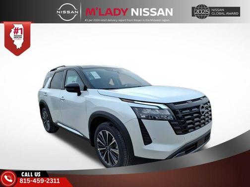 Everest White Pearl Tricoat/Super Black 2026 Nissan Pathfinder Platinum