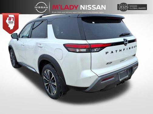 Everest White Pearl Tricoat/Super Black 2026 Nissan Pathfinder Platinum