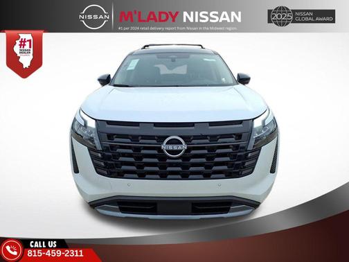 Everest White Pearl Tricoat/Super Black 2026 Nissan Pathfinder Platinum