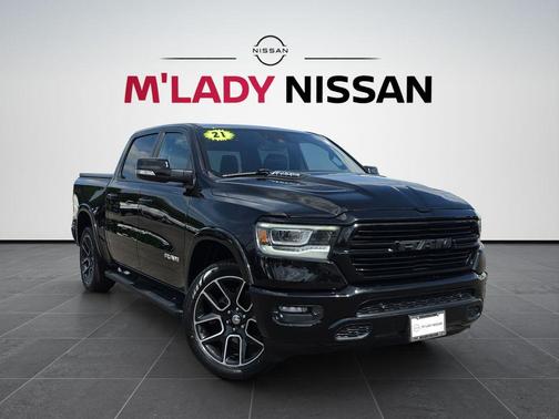 Diamond Black Crystal Pearlcoat 2021 RAM 1500 Laramie