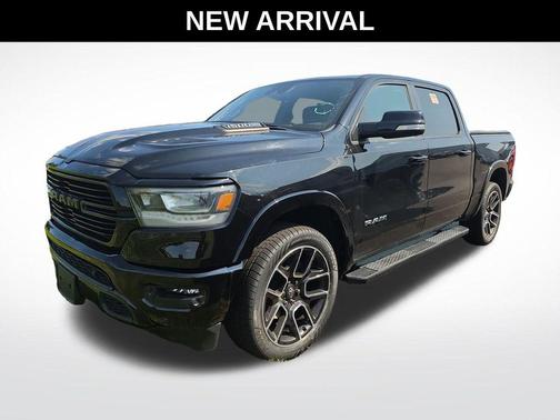Diamond Black Crystal Pearlcoat 2021 RAM 1500 Laramie