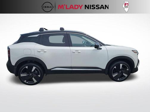 Aspen White Tricoat/Super Black 2025 Nissan Kicks SR