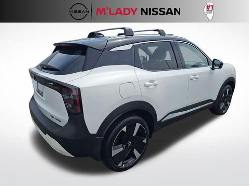 Aspen White Tricoat/Super Black 2025 Nissan Kicks SR
