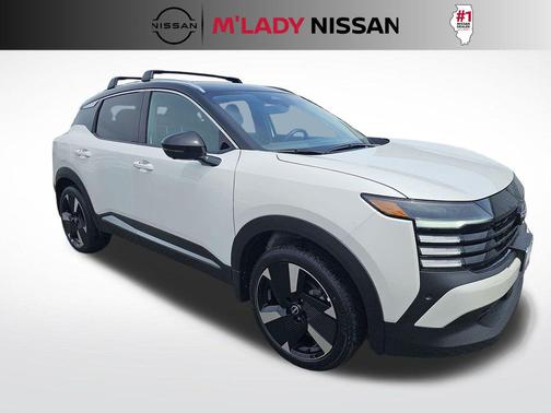 Aspen White Tricoat/Super Black 2025 Nissan Kicks SR