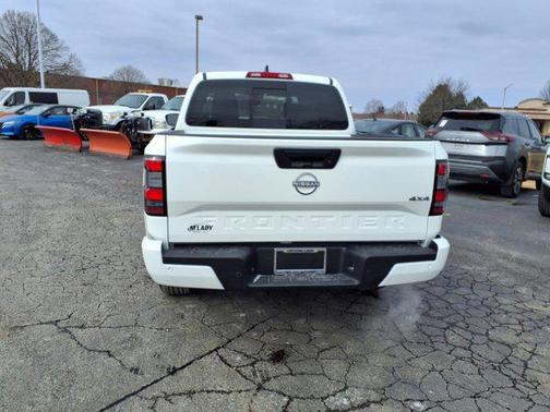 2025 Nissan Frontier SV