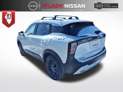 Aspen White Tricoat 2026 Nissan Kicks SR