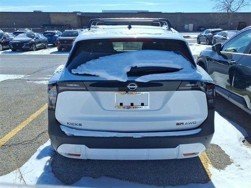 Aspen White Tricoat 2026 Nissan Kicks SR