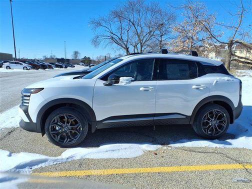 Aspen White Tricoat 2026 Nissan Kicks SR