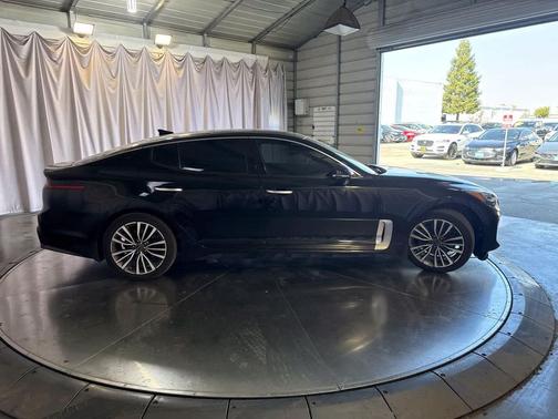 Aurora Black 2018 Kia Stinger Premium