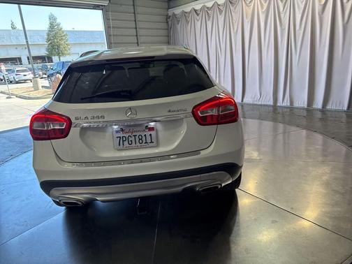 Arctic White 2016 Mercedes-Benz GLA-Class 4MATIC
