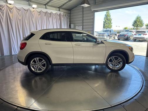 Arctic White 2016 Mercedes-Benz GLA-Class 4MATIC