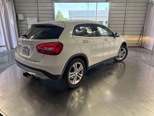 Arctic White 2016 Mercedes-Benz GLA-Class 4MATIC
