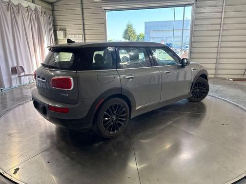 Moonwalk Grey Metallic 2017 MINI Clubman Cooper