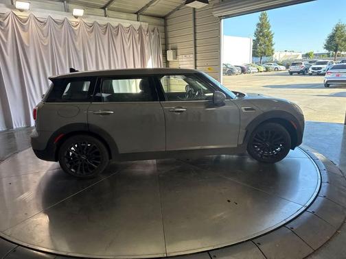Moonwalk Grey Metallic 2017 MINI Clubman Cooper