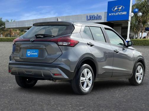 Gun Metallic 2024 Nissan Kicks S