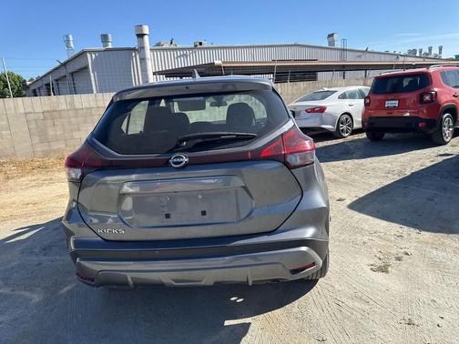 Gun Metallic 2024 Nissan Kicks S