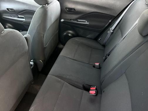 Gun Metallic 2024 Nissan Kicks S