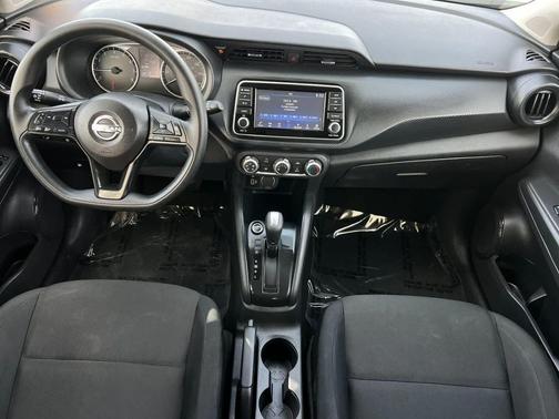 Gun Metallic 2024 Nissan Kicks S