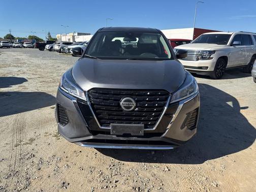 Gun Metallic 2024 Nissan Kicks S