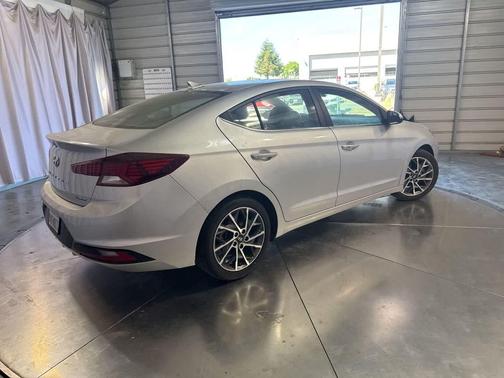 2020 Hyundai ELANTRA Limited