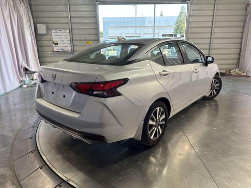 Brilliant Silver Metallic 2025 Nissan Versa 1.6 SV