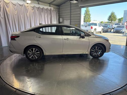 Brilliant Silver Metallic 2025 Nissan Versa 1.6 SV