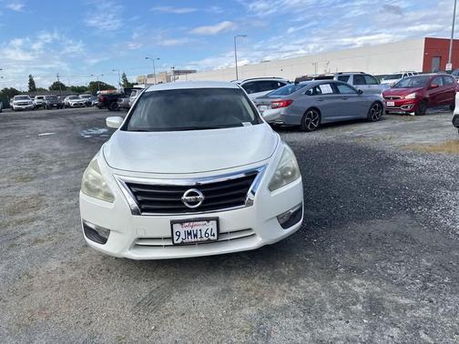 Pearl White 2015 Nissan Altima 2.5 S