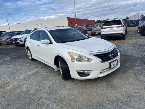 Pearl White 2015 Nissan Altima 2.5 S