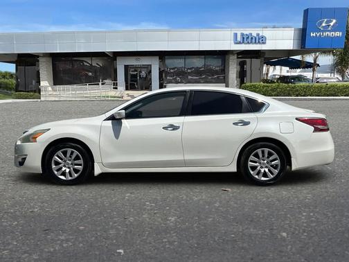 Pearl White 2015 Nissan Altima 2.5 S