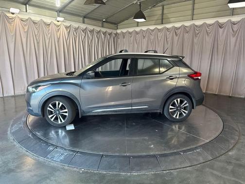 Gun Metallic 2018 Nissan Kicks SR
