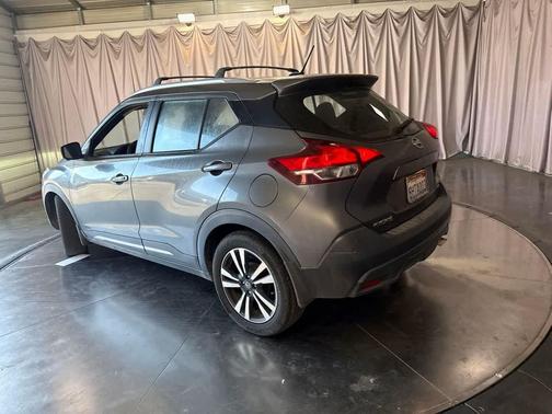 Gun Metallic 2018 Nissan Kicks SR