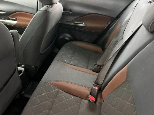 Gun Metallic 2018 Nissan Kicks SR