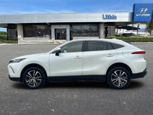 2022 Toyota Venza LE