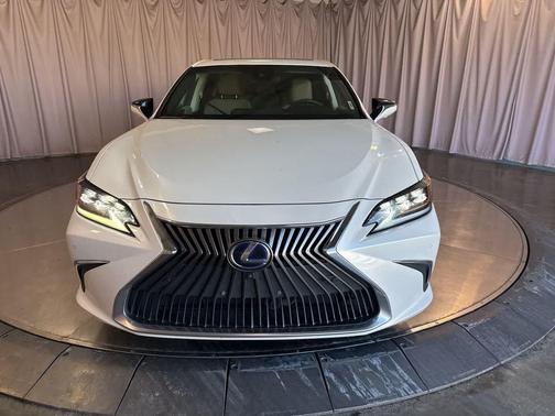 2021 Lexus ES 300h Luxury
