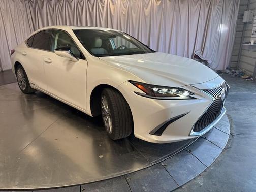2021 Lexus ES 300h Luxury