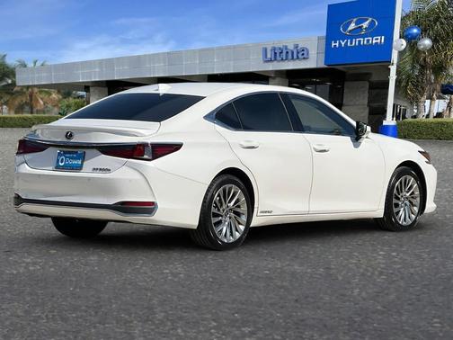 2021 Lexus ES 300h Luxury