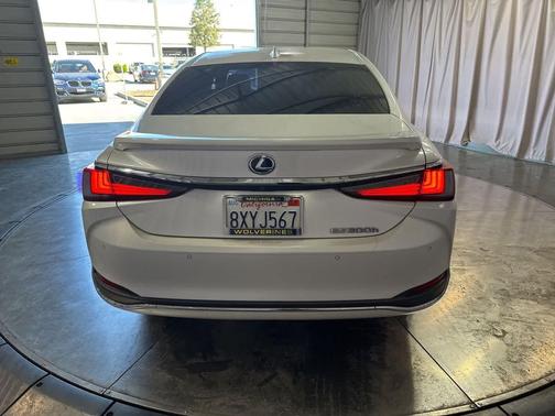 2021 Lexus ES 300h Luxury